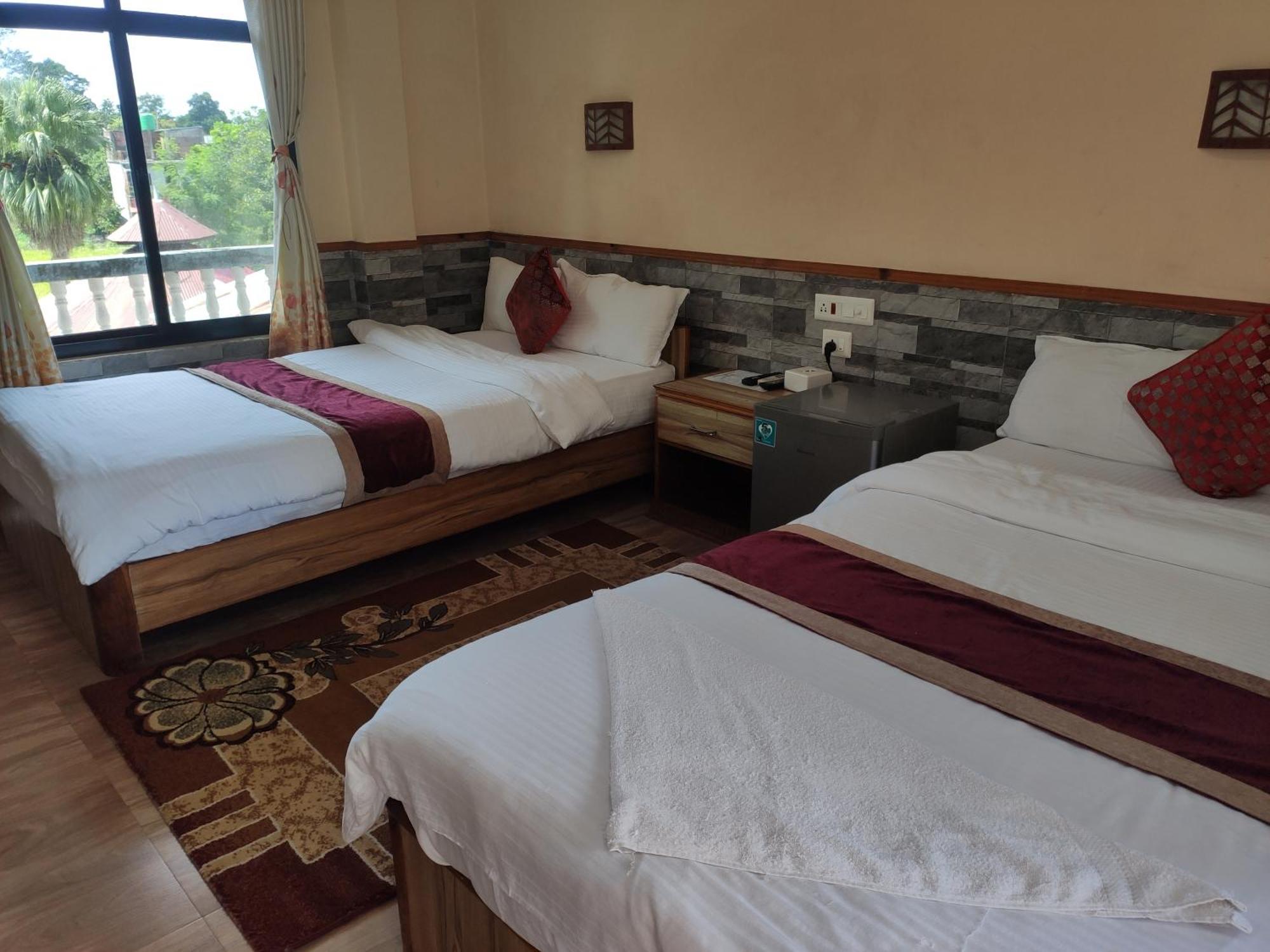 Peacock - A Family-Run Hotel Sauraha Dış mekan fotoğraf