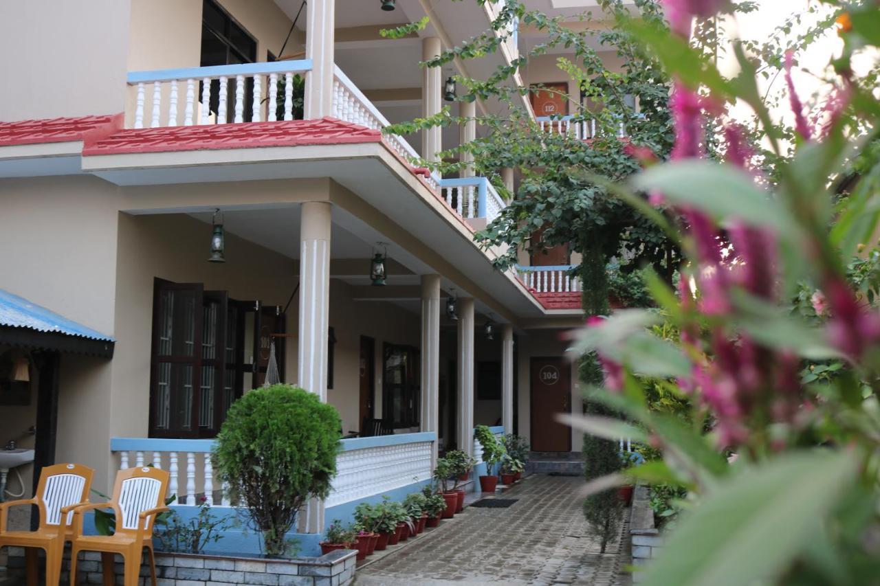 Peacock - A Family-Run Hotel Sauraha Dış mekan fotoğraf