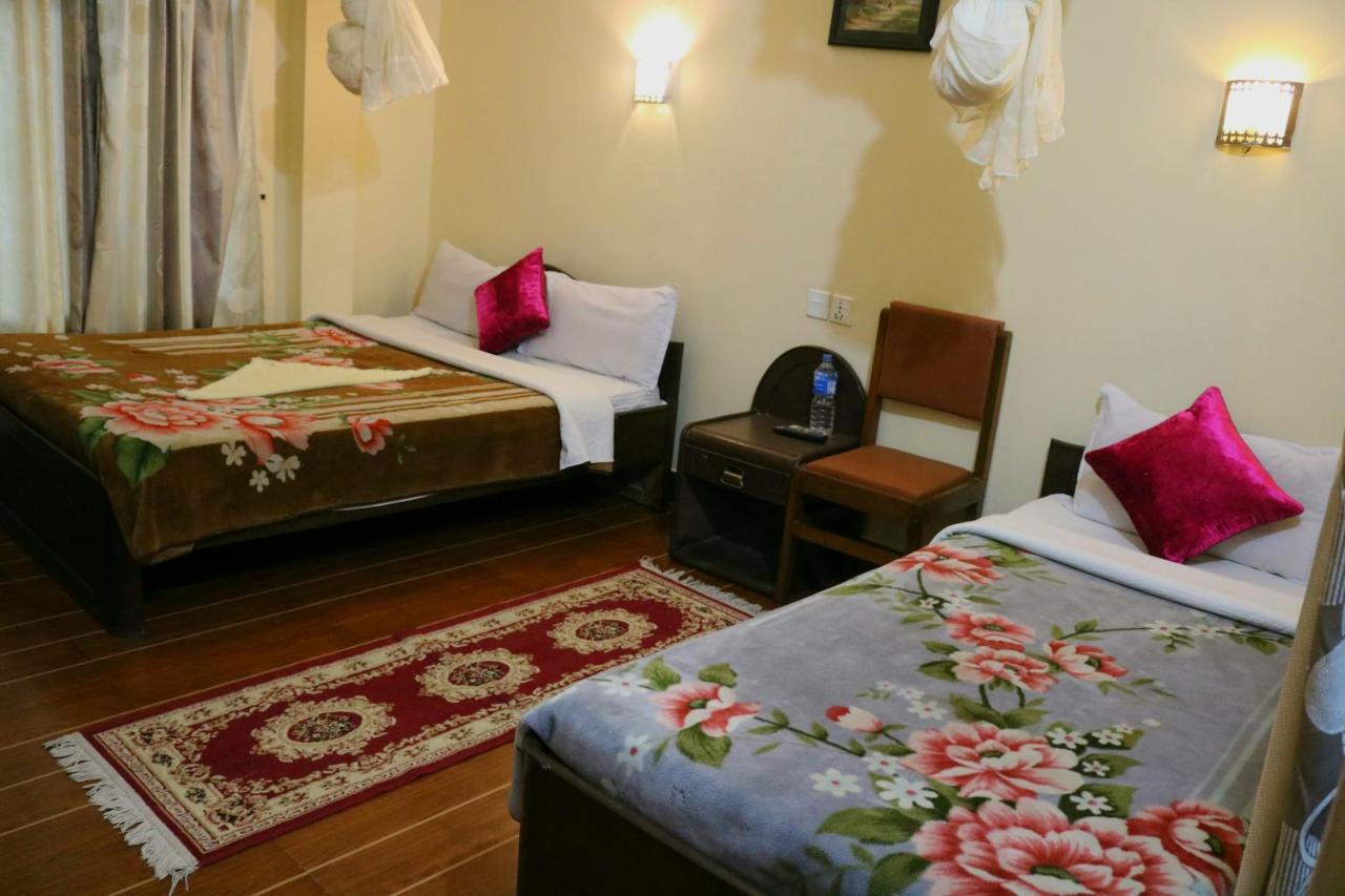 Peacock - A Family-Run Hotel Sauraha Dış mekan fotoğraf