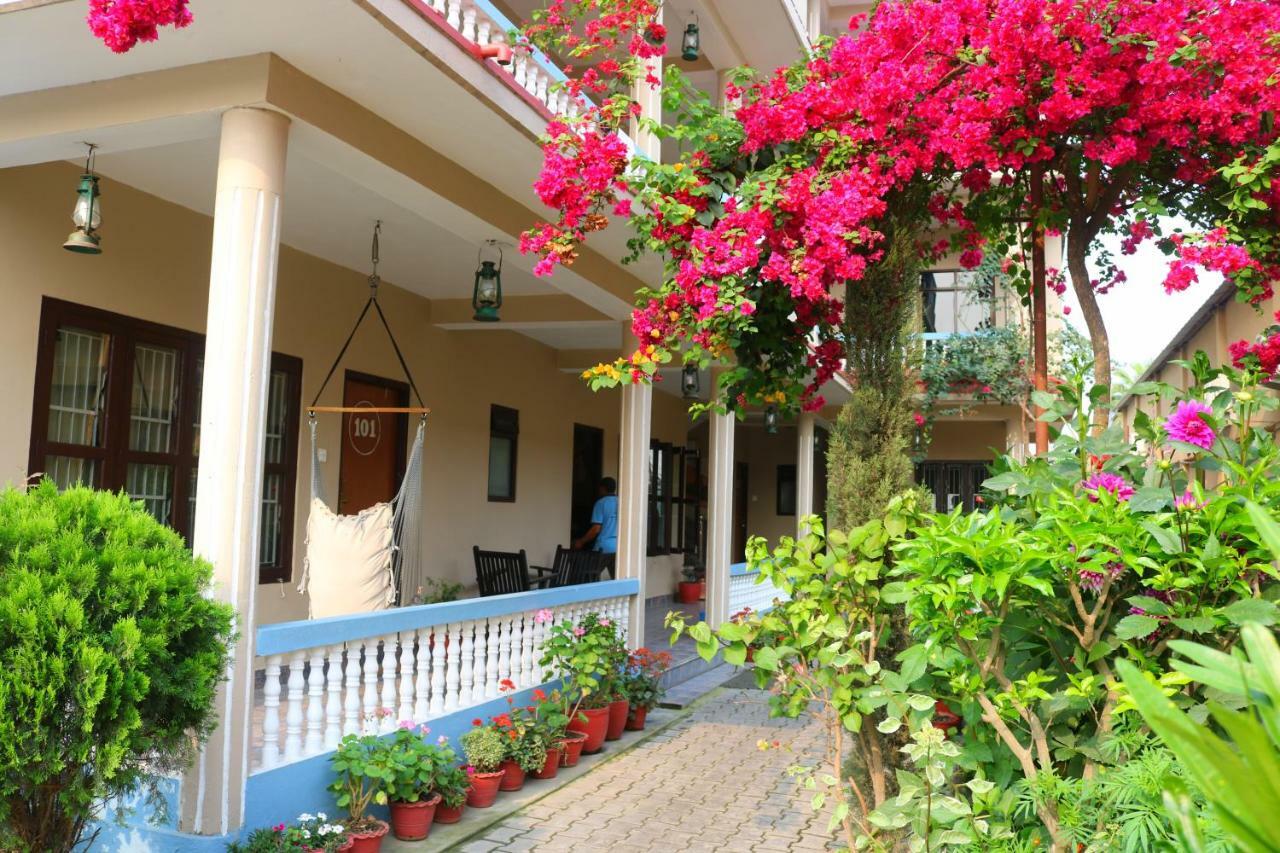 Peacock - A Family-Run Hotel Sauraha Dış mekan fotoğraf